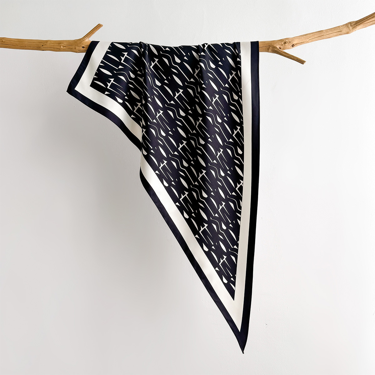 Syal Persegi Motif Musim Semi  - Silk Neck Scarf ulasan dan harga
